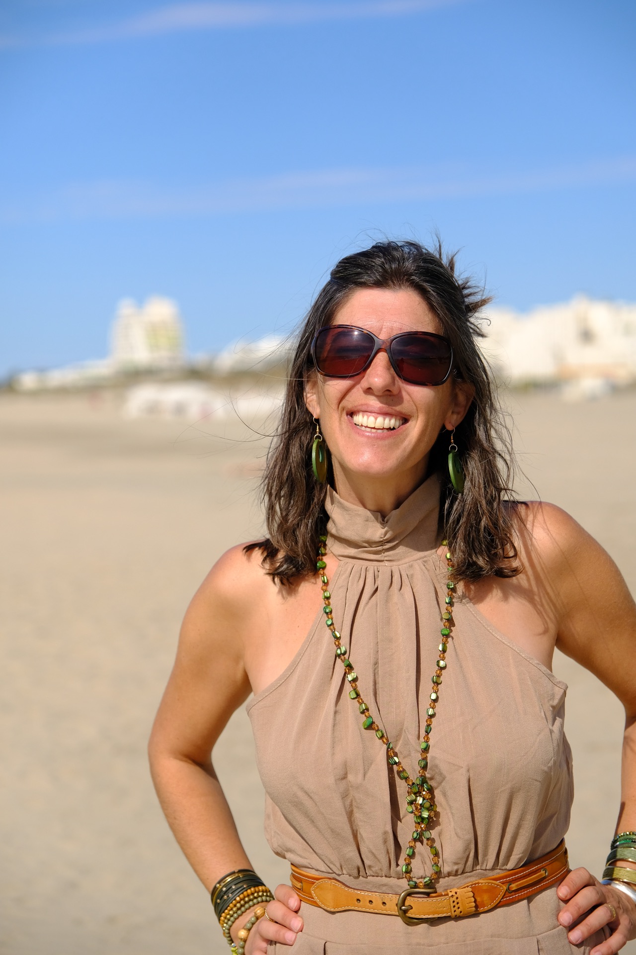 Marion, souriante, sur la plage de La Grande Motte